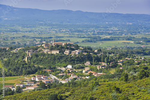 Fototapeta Naklejka Na Ścianę i Meble -  Crillon-le-Brave with surrounding landscape, Provence, France, old village built on a hill