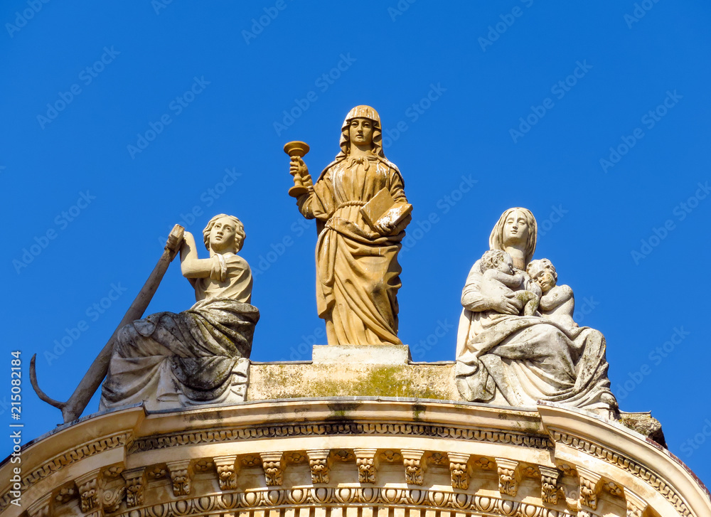 Menton - Statues of Basilique St Michel