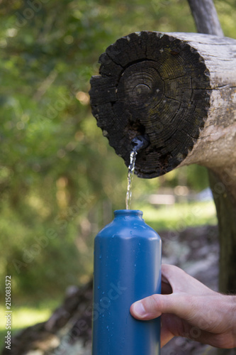 acqua nella bottiglia