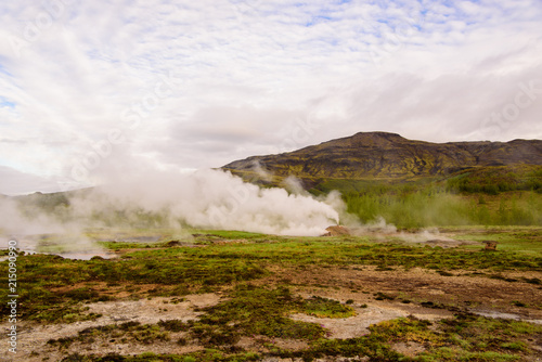 Fototapeta Naklejka Na Ścianę i Meble -  Geyser, zona geotermal Strokkur en, Islandia