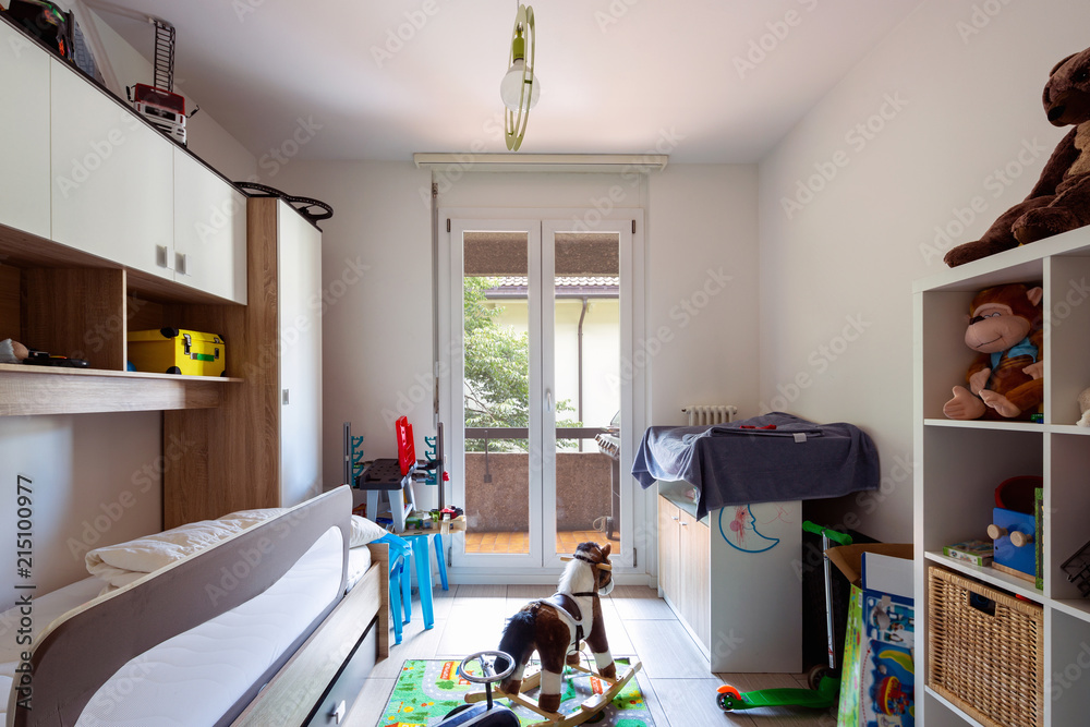 Obraz premium Child bedroom with many games on the ground