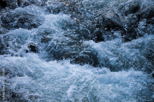 Tobendes Wasser
