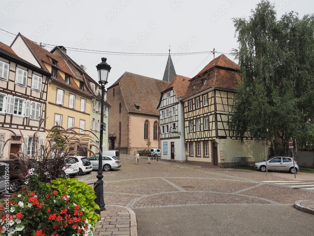 Obraz premium Wissembourg - Weißenburg – Weisseburch - im Elsass - mit mittelalterlichem Stadtkern 