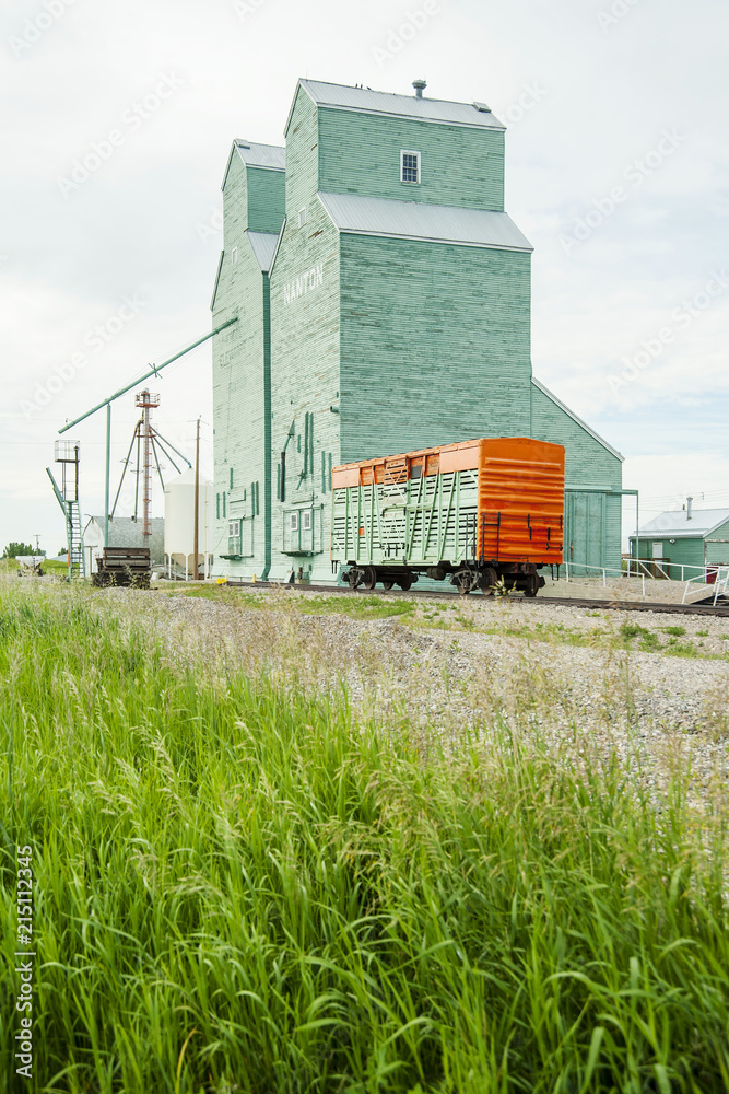 Obraz premium Grain Elevator; Nanton, Alberta