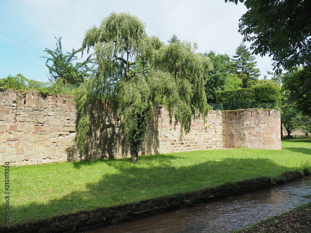 Wissembourg - Weißenburg – Weisseburch - im Elsass - mit mittelalterlichem Stadtkern und Stadtmauer
