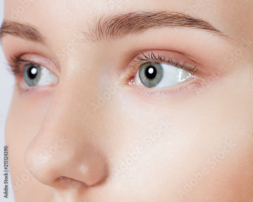 Fototapeta Naklejka Na Ścianę i Meble -  Closeup shot of woman eye with day makeup