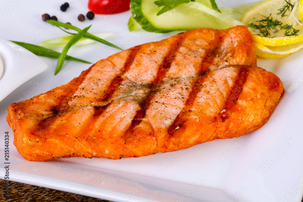 Grilled salmon with sauce