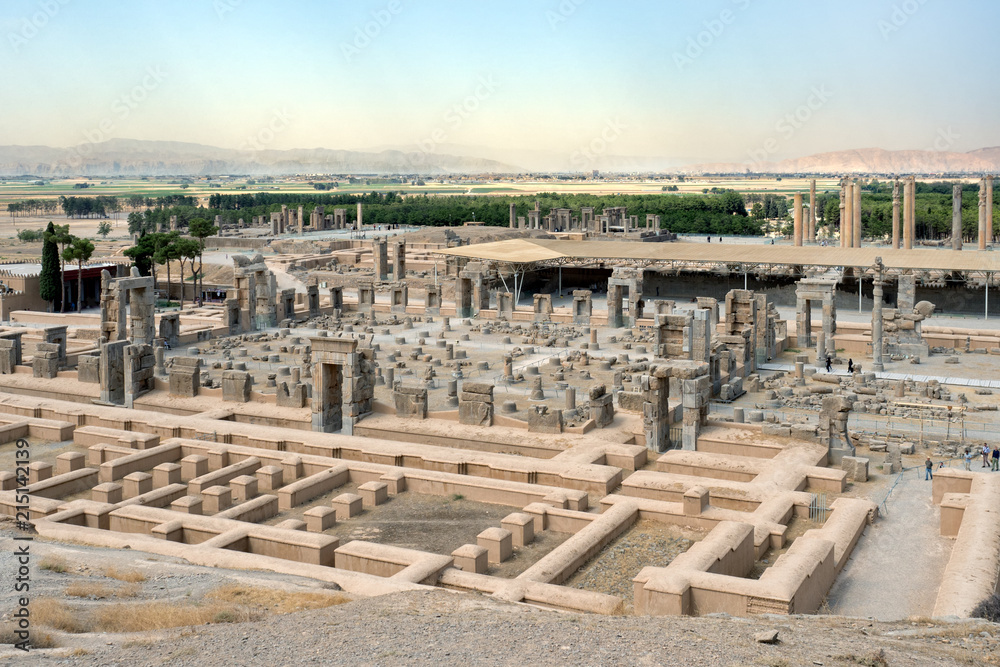 Astonishing Persepolis' Antediluvian Ruins?  1000_F_215142139_GWQEE5grRhGBW6kPKMj0BTUHls2O1uO7