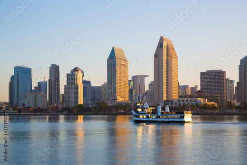 View of the San Diego doutown from Coronado Island © Sid10