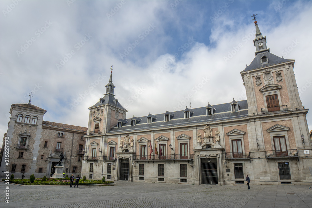 Plaza de La Villa en el centro histórico de  Madrid, España 