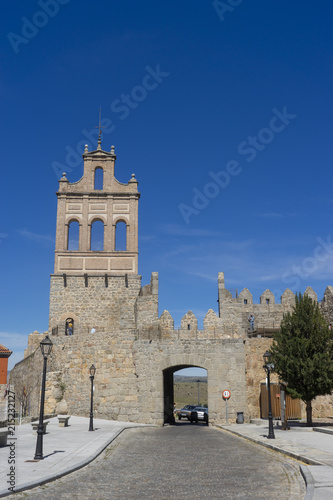 paseo por la hermosa muralla medieval de Ávila, España