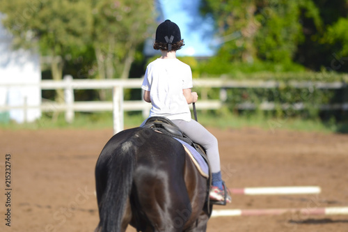 bambina a cavallo