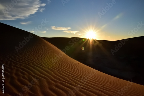 Sonnenuntergang über eine Sanddüne