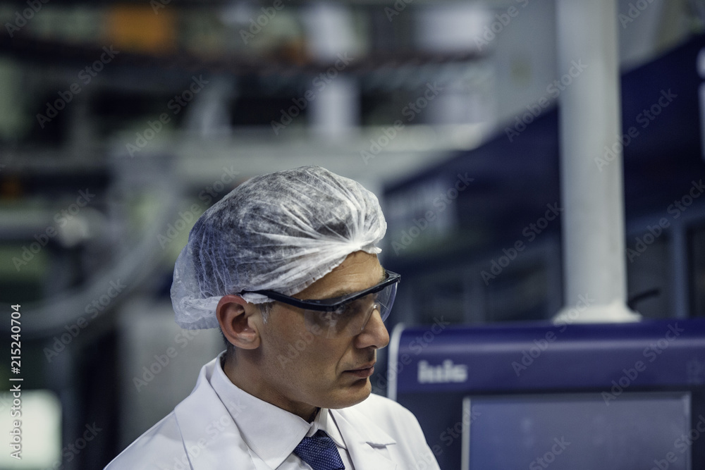 Scientist working in laboratory Scientist working in laboratory