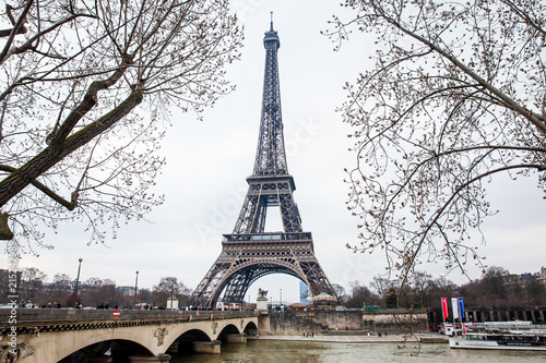 Seine River and the Tour Eiffel at the end of winter