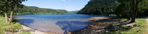 Photo panoramique du lac de Retournemer dans les Vosges. France