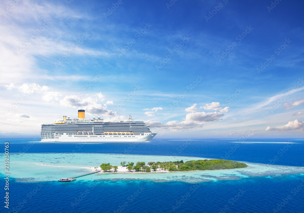 Luxury cruise boat with tropical island - obrazy, fototapety, plakaty 