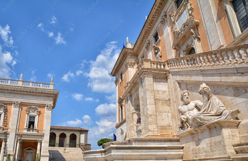 Obraz premium Piazza del Campidoglio with Palazzo Senatorio and ancient statue of the Nile River, Capitoline Hill, Rome, Italy.