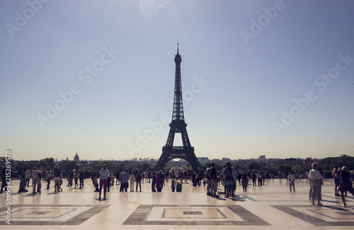 Eiffel Tower Crowd © igorbdm
