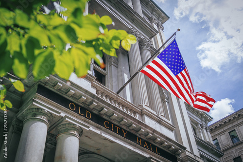 Billede på lærred US Flag Flying over Old City Hall in Boston, USA