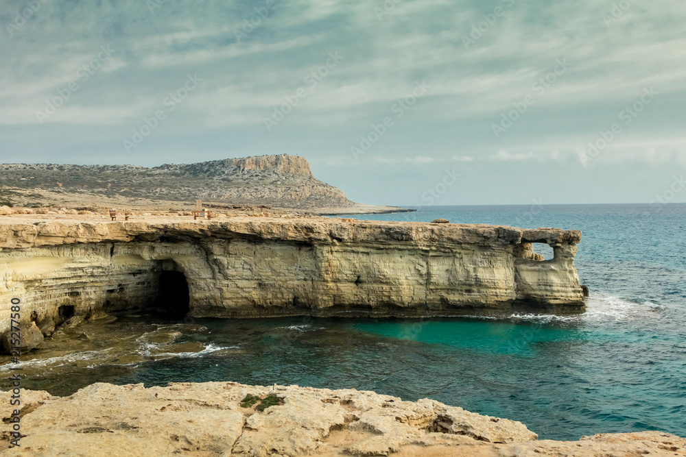 Скалистое побережье острова Кипр