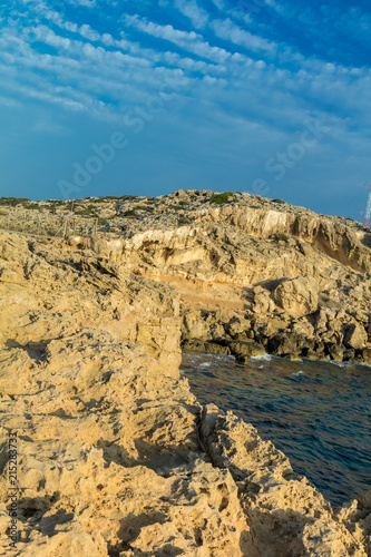 Скалистое побережье острова Кипр