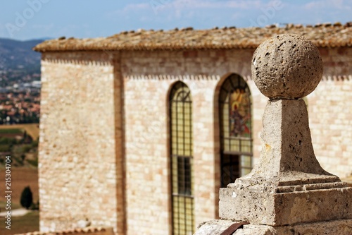 Arquitectura en el templo de Asís, Italia.