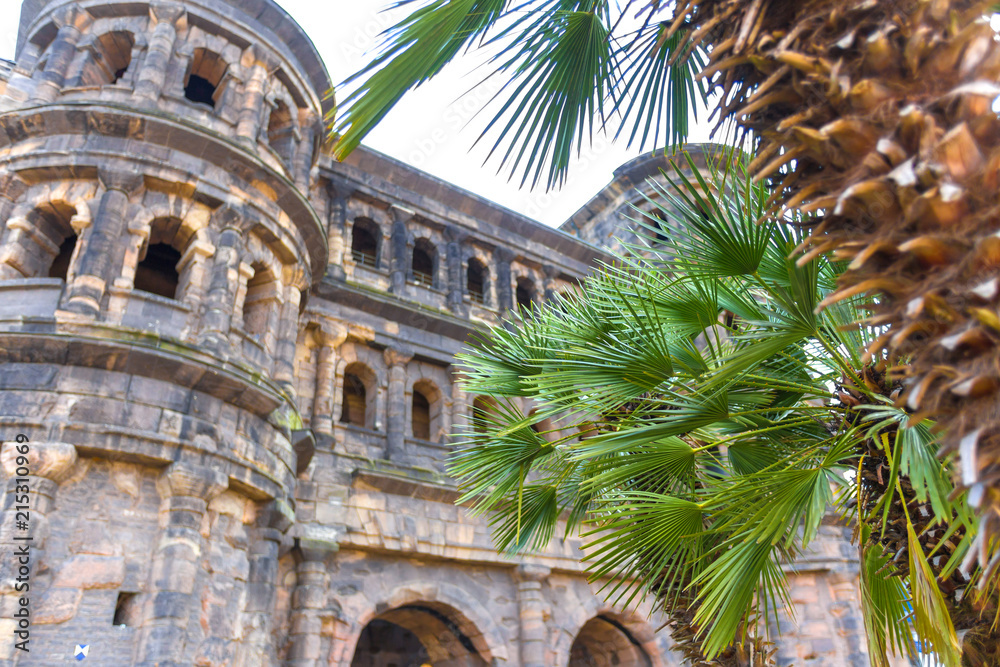 Obraz premium historic porta nigra gate in trier germany
