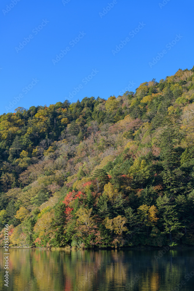 秋の湯ノ湖 秋の湯ノ湖
