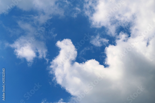 Photo background bright white big clouds on blue sky