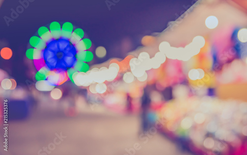 Foto blur theme park on night time.