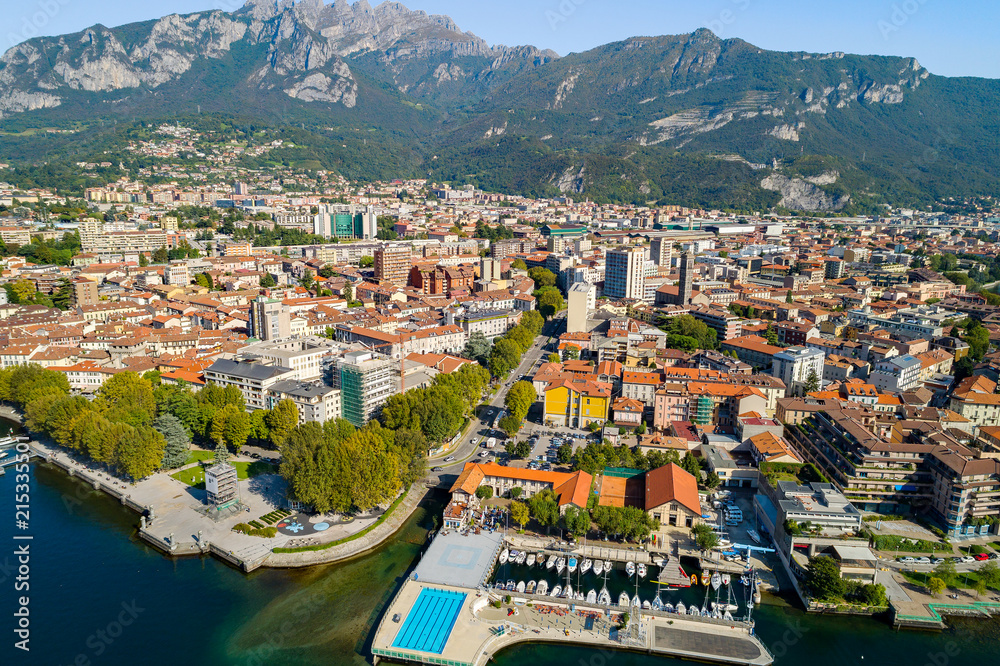 Lecco - Lago di Como (IT) - Vista aerea panoramica della città 