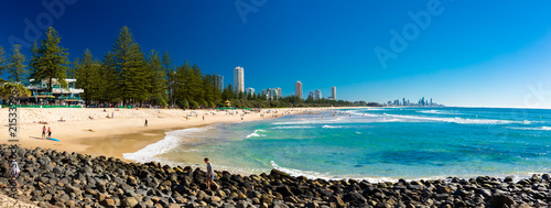 Φωτογραφία GOLD COAST, AUS - JULY 8 2018: Gold Coast skyline and surfing beach at Burleigh
