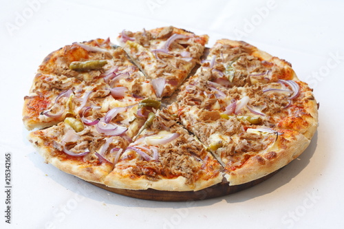 Pizza mit Thunfisch und Käse