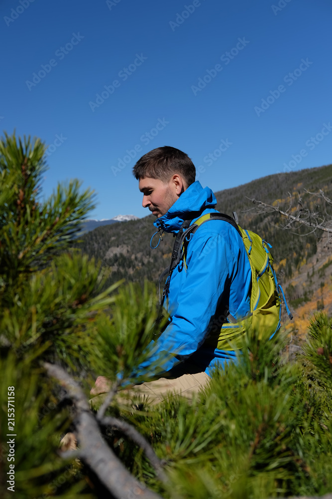 Naklejka premium Backpacker hiker tourist in Rocky Mountains