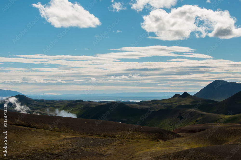 Krafla é um sistema vulcânico com um diâmetro de aproximadamente 20 quilometros situado na região de Mývatn, norte da Islândia Krafla é um sistema vulcânico com um diâmetro de aproximadamente 20 quilometros situado na região de Mývatn, norte da Islândia