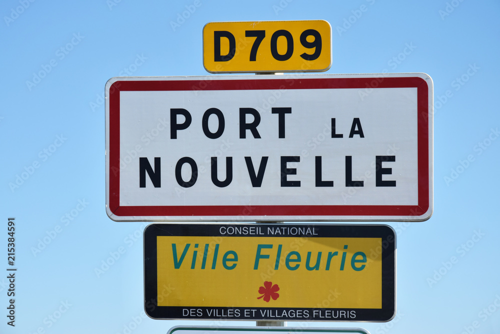 Panneau entrée de la ville de Port-la-Nouvelle, Aude, Languedoc, Occitanie, France. Panneau entrée de la ville de Port-la-Nouvelle, Aude, Languedoc, Occitanie, France.