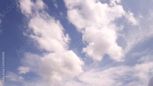 Wolken lucht cirrus windveren of vederwolken photo