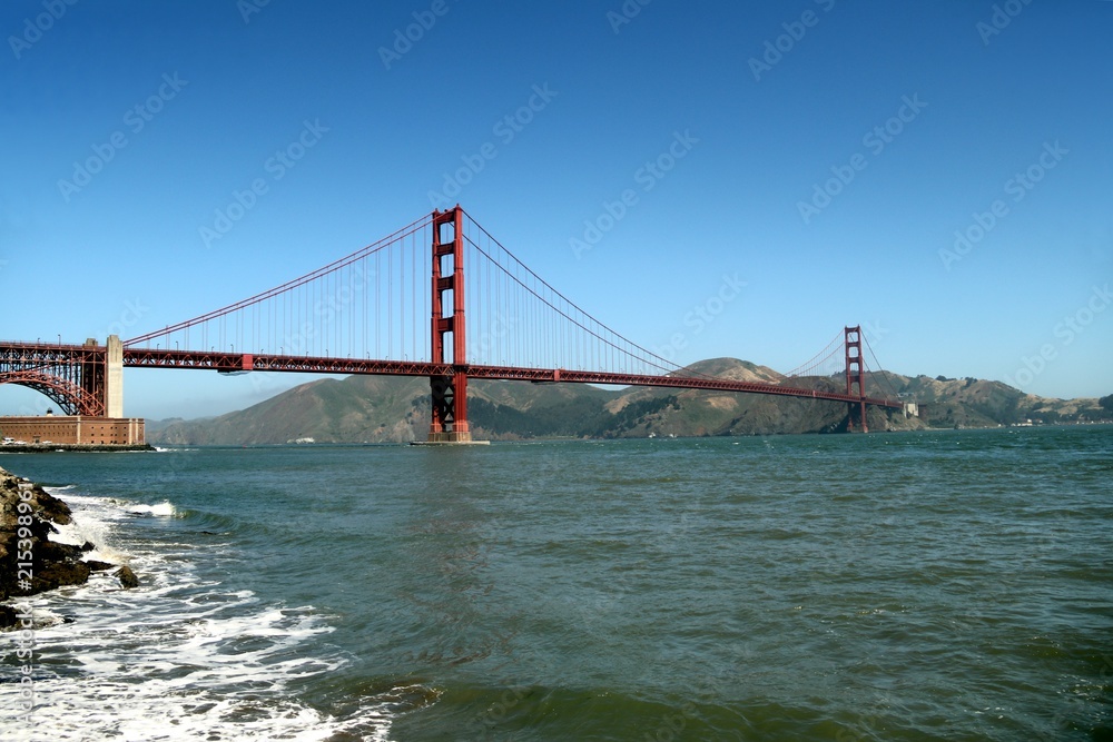 Naklejka premium Beautiful Golden Gate Bridge in San Francisco -- USA 
