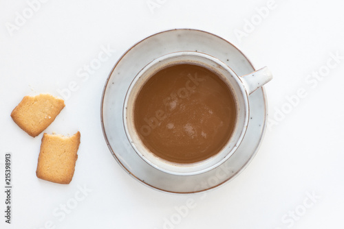 Kaffee mit Milch & Keks photo