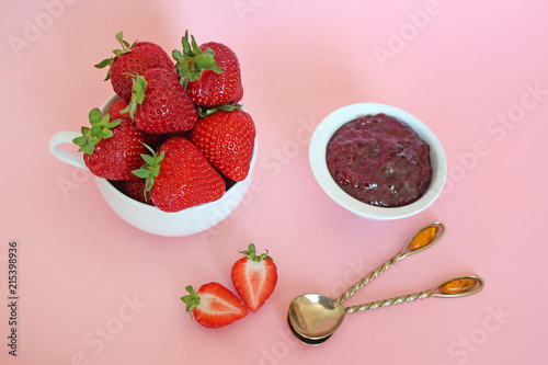 Fresh strawberries and strawbery jam 