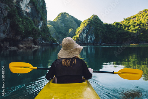 Kayak fahren in der Halong Bucht - Norden von Vietnam