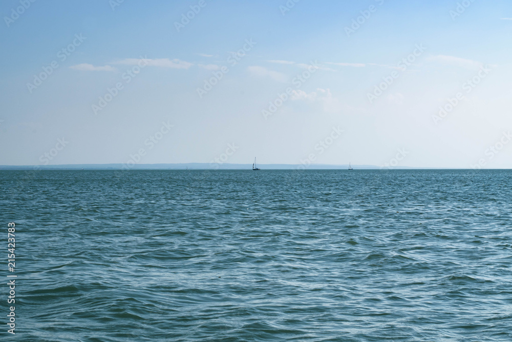 Fototapeta premium Sunlight reflecting on the calm waves of the ocean.