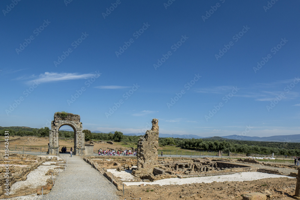 Arco de la antigua ciudad romana de Caparra en Cáceres, España