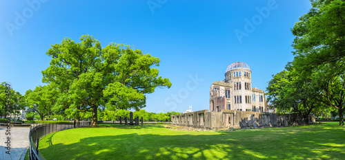 青空の広島平和記念公園 photo