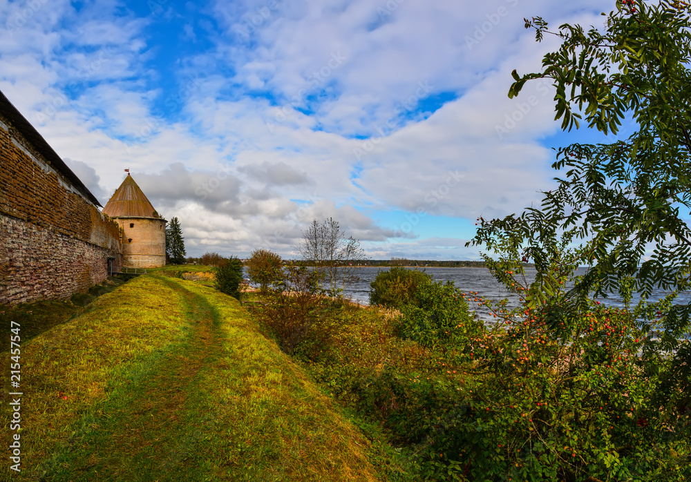 Obraz premium Preserved buildings of the ancient fortress on the island of Nut at the mouth of the Neva river.