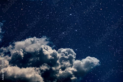 Fototapeta tła nocne niebo z gwiazdami, księżycem i chmurami