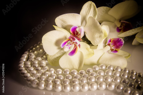 Fototapeta Naklejka Na Ścianę i Meble -  pearl and yellow orchid on a white glass 