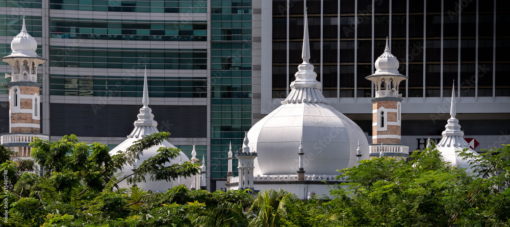 Obraz premium The landmark Jamek Mosque in downtown Kuala Lumpur Malaysia