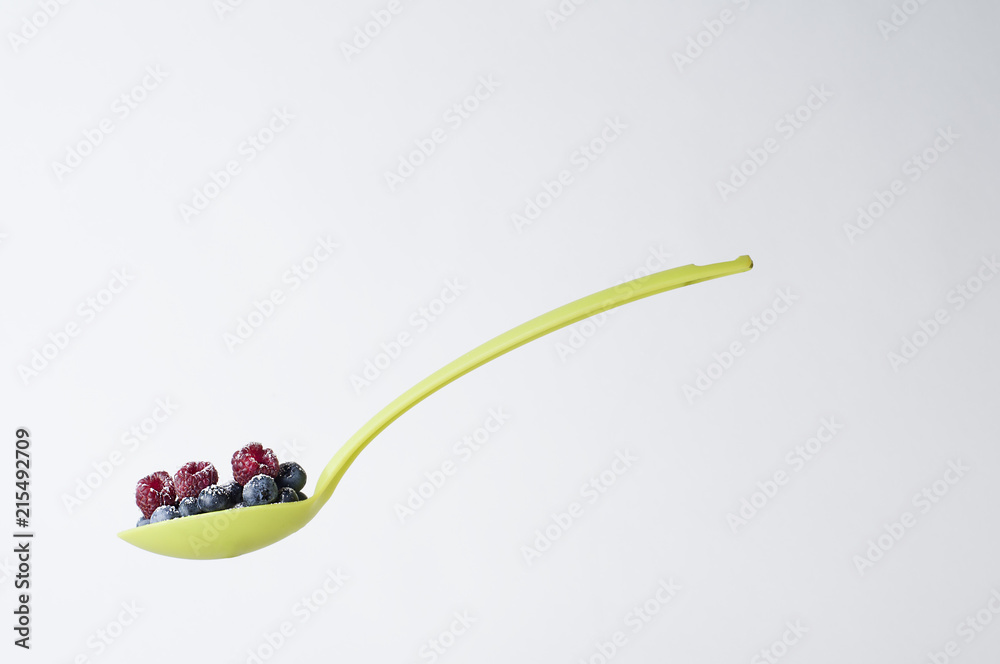 Obraz premium lyżka pełna owoców